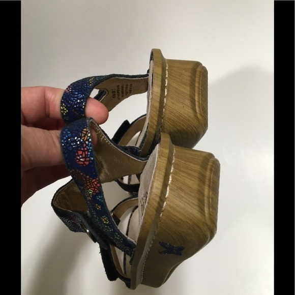 Alegria KEN-158 Kendra Leather T-Strap Sandals - Picture 9 of 16